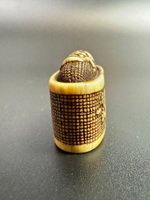 Нэцкэ в виде шкатулки