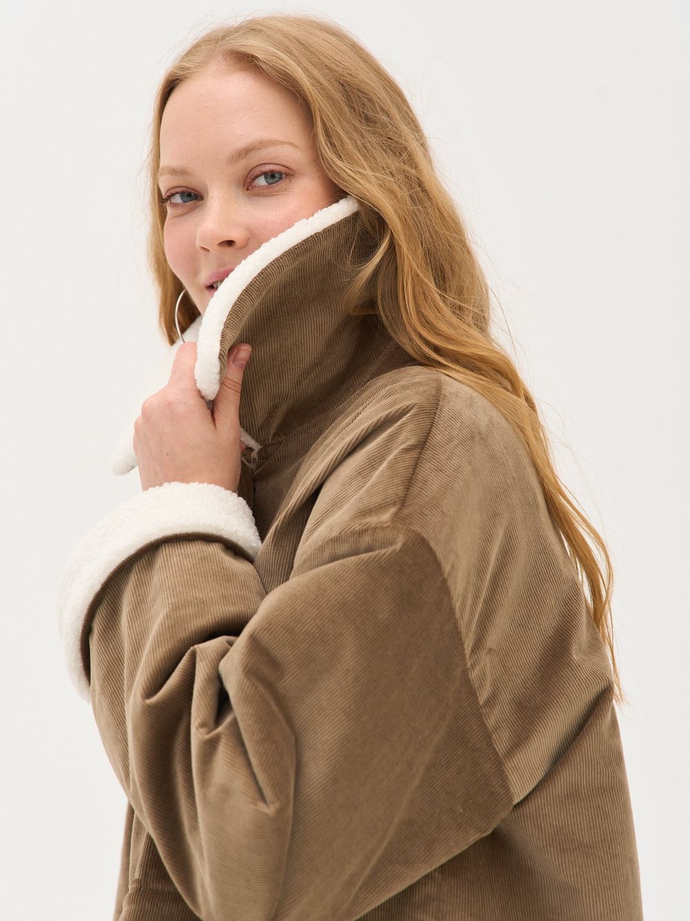 Куртка вельветовая "Беж" женская