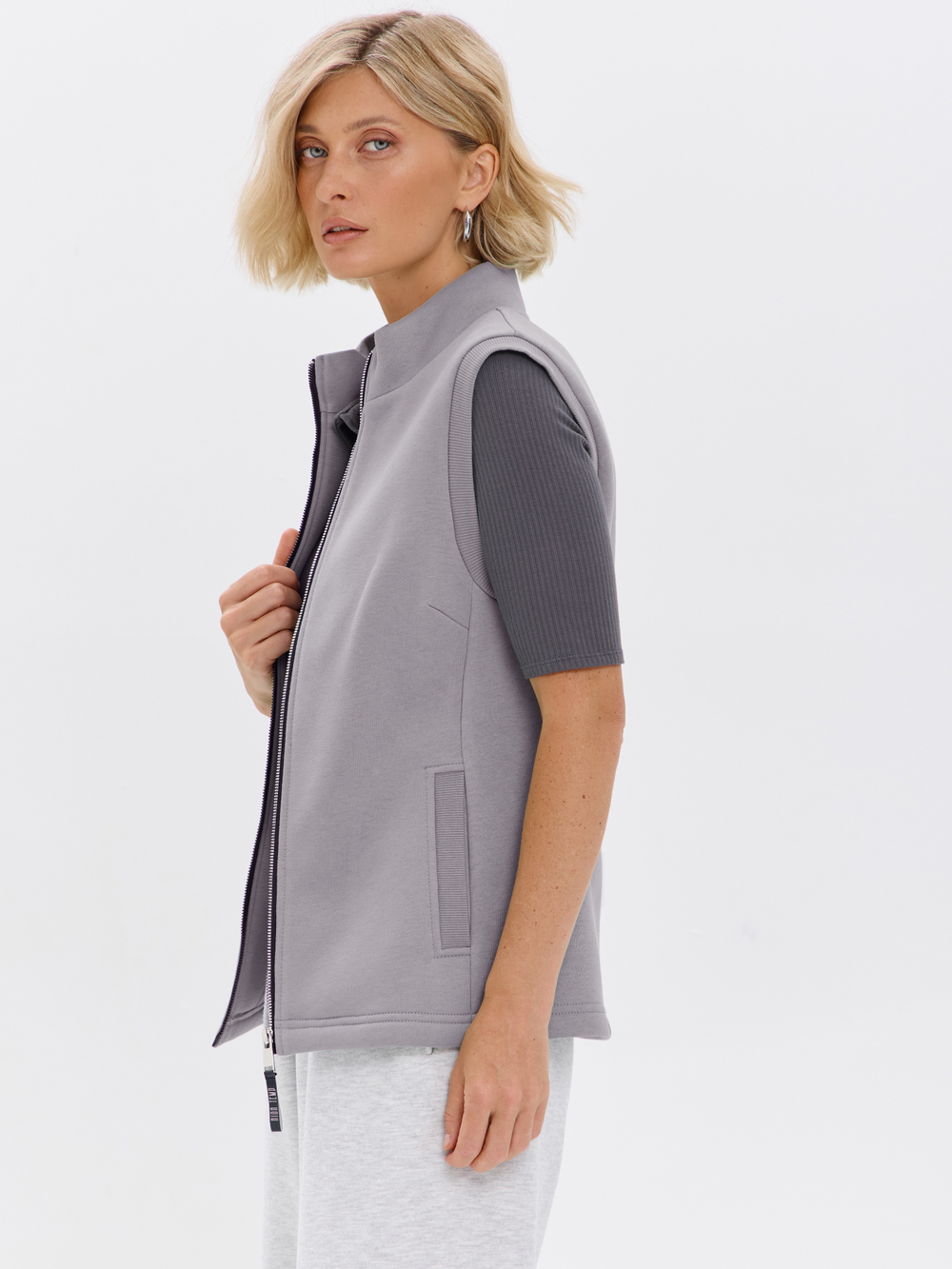 Жилет с начесом на молнии