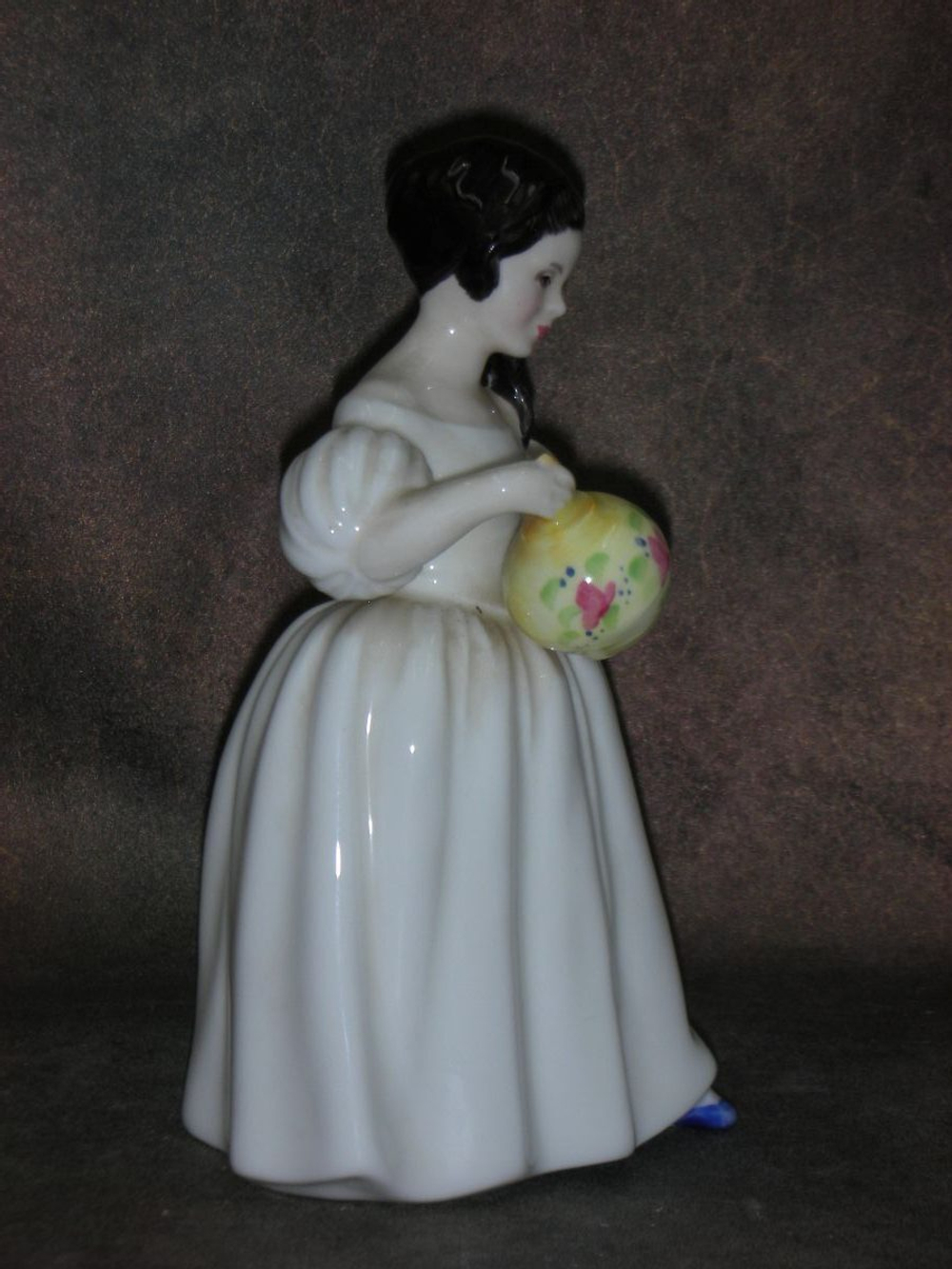 Статуэтка. Фарфор. Дама Мэнди. Royal Doulton. Англия