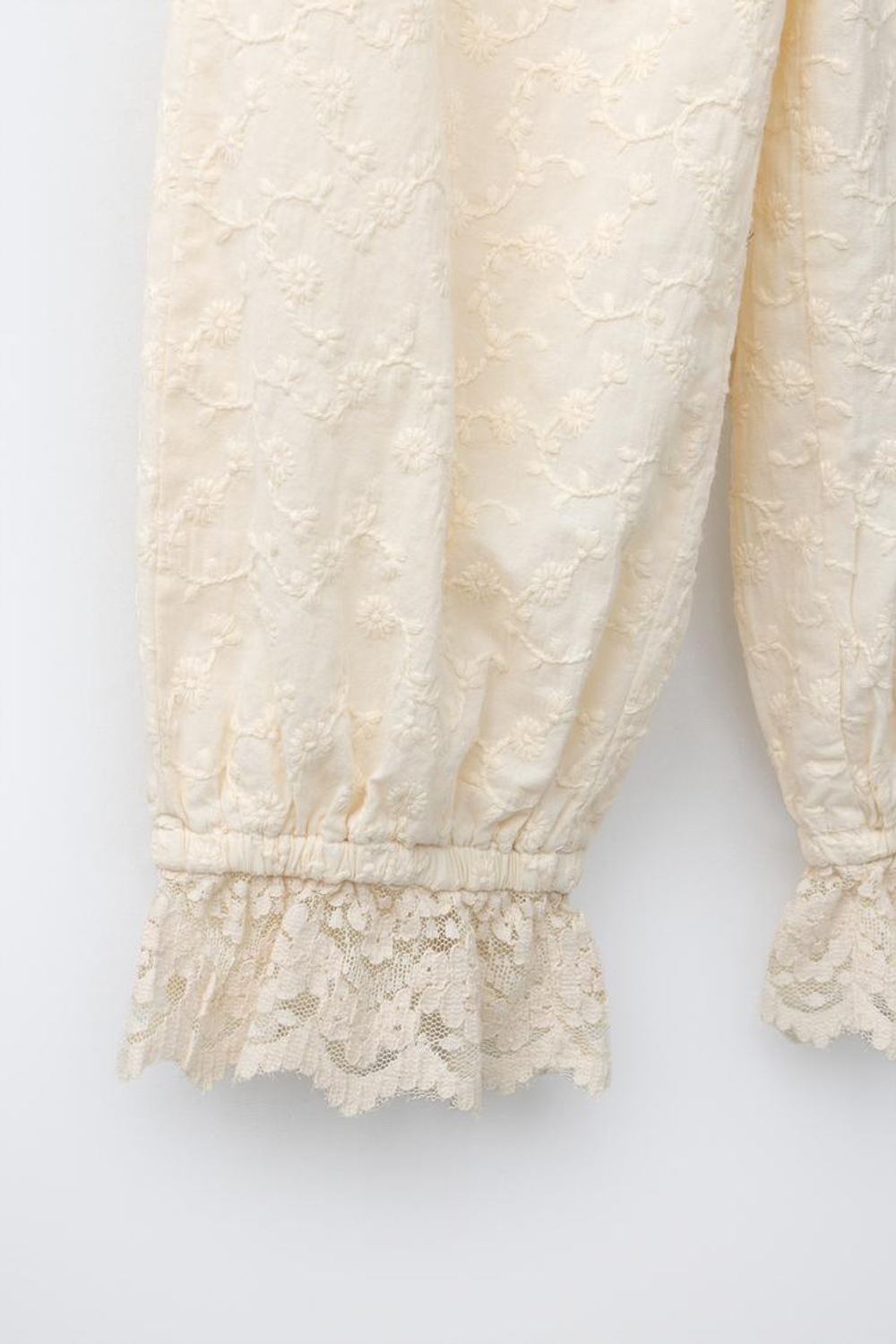 ZARA БРЮКИ-БОМБАШКИ С ВЫШИВКОЙ, ЭКРЮ