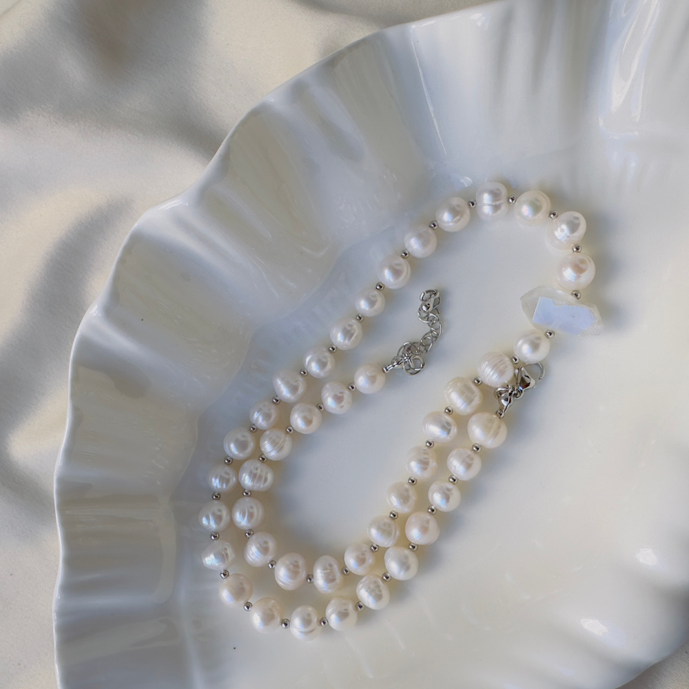 Чокер "Молочный свет"