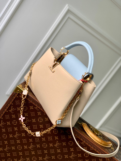 Louis Vuitton Capucines MM
