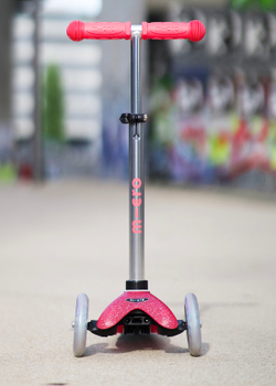 Cамокат Mini Micro Deluxe Блестящий LED розовый