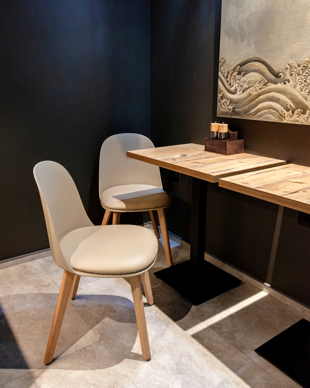 Стул Fog с подушкой бежевый деревянные ножки