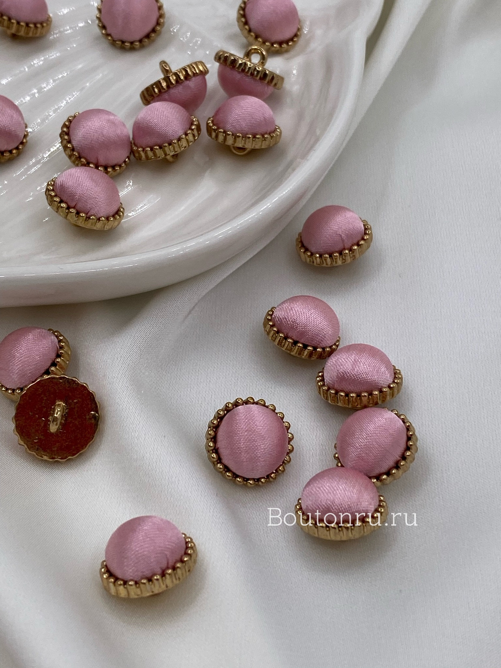 Пуговицы на ножке атласные розовые