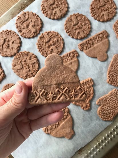 Малая скалка с узором Роза Сэльбу