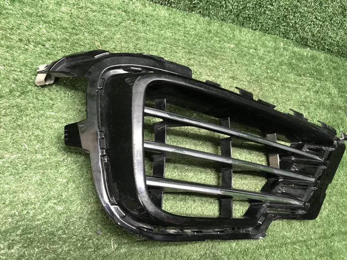 Решетка перед бампера VW Touareg 2 NF 14-18 R-Line