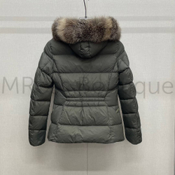 Женский короткий пуховик Moncler Boed (Монклер) с меховой отделкой на капюшоне