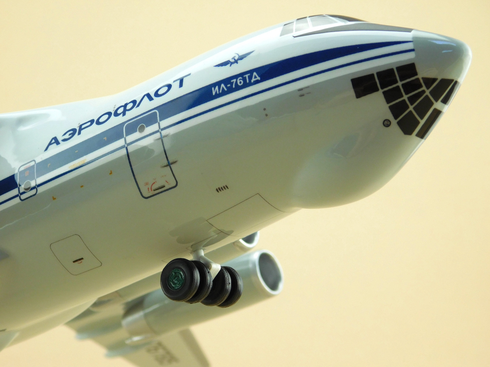 Модель самолета Ил-76ТД (М1:100, Аэрофлот СССР-76795, шасси)