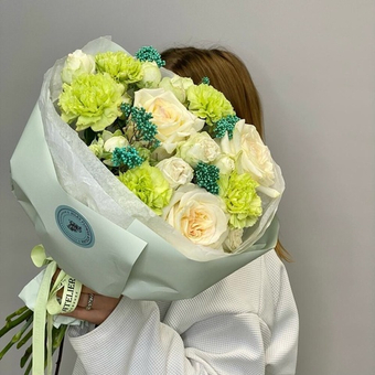 «Je taime» букет из пионовидных роз,диантусов и кустовых роз