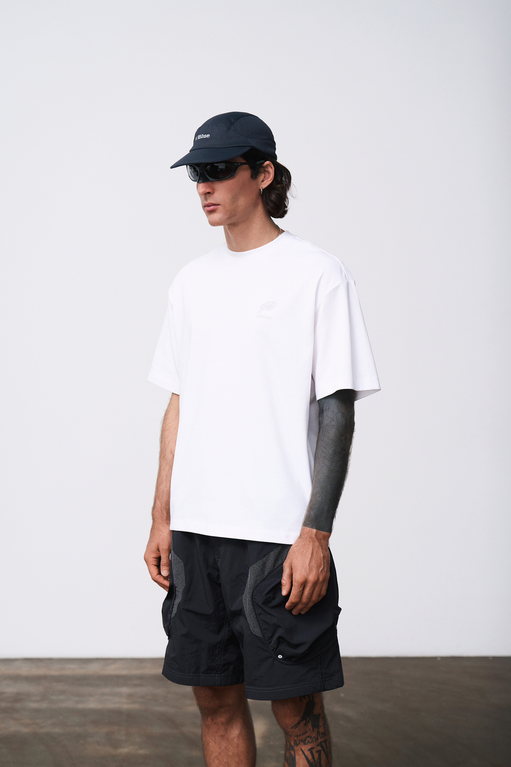 Футболка Blue Monte T-Shirt with Frog, Hand, Tree, and Stone Print "Shuitai White"