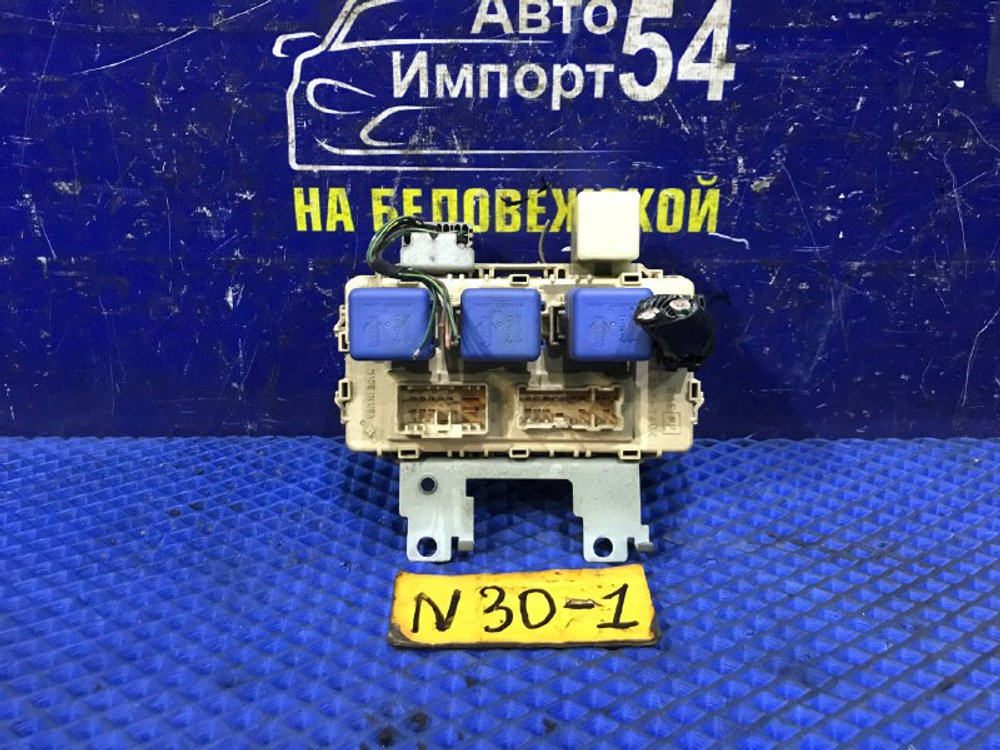 Блок предохранителей салонный NISSAN R’NESSA 1997-2001