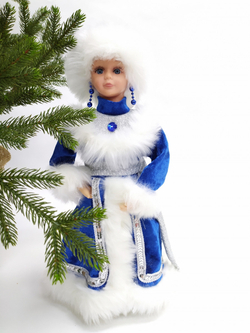 Снегурочка в голубой с серебром шубе и шапке 40см Triumph Nord