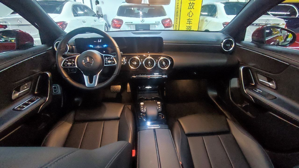 Mercedes-Benz A 200 L Sports Sedan Dynamic