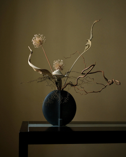 Ваза 101 Copenhagen Guggenheim Vase, Petit, Black, черный