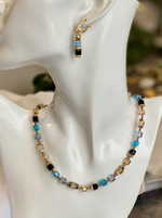 Серьги кубики Swarovski черные и голубые с гематитом, оттенок золото