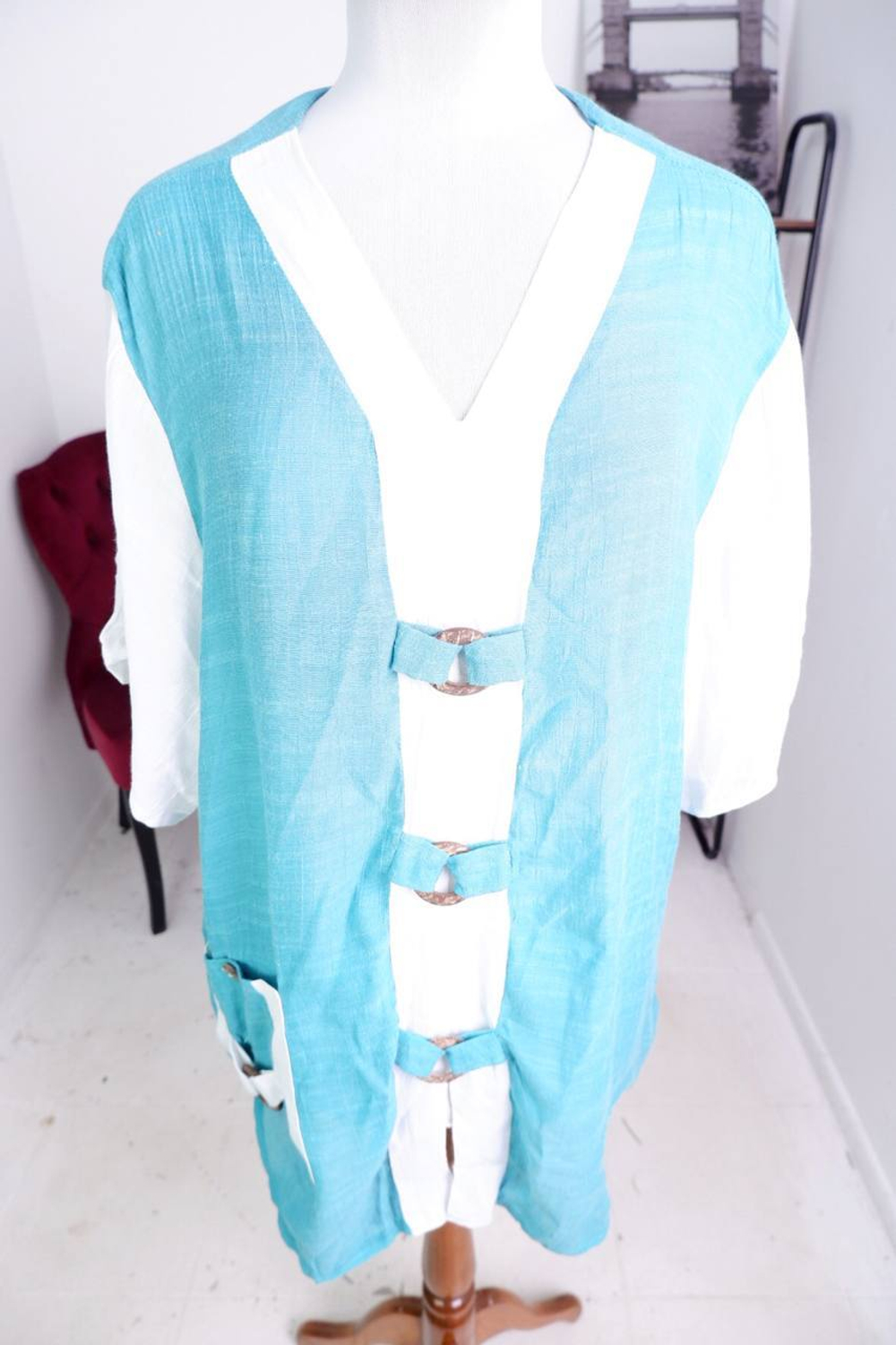 Жакет оригинального кроя, визуально на 60 размер