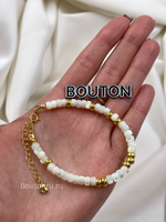 Браслет из натурального белого перламутра с золотистой фурнитурой