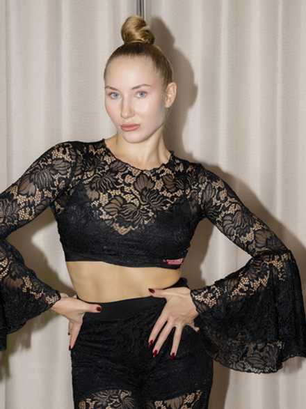 Топ из гипюра с рукавом клеш