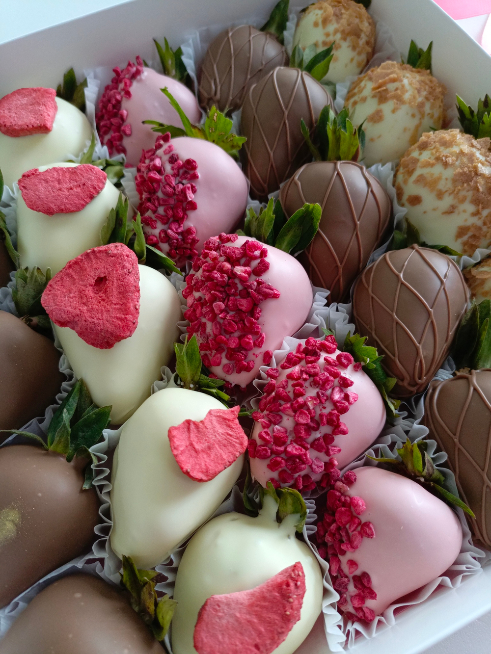 Клубника в шоколаде " Приятный сюрприз"