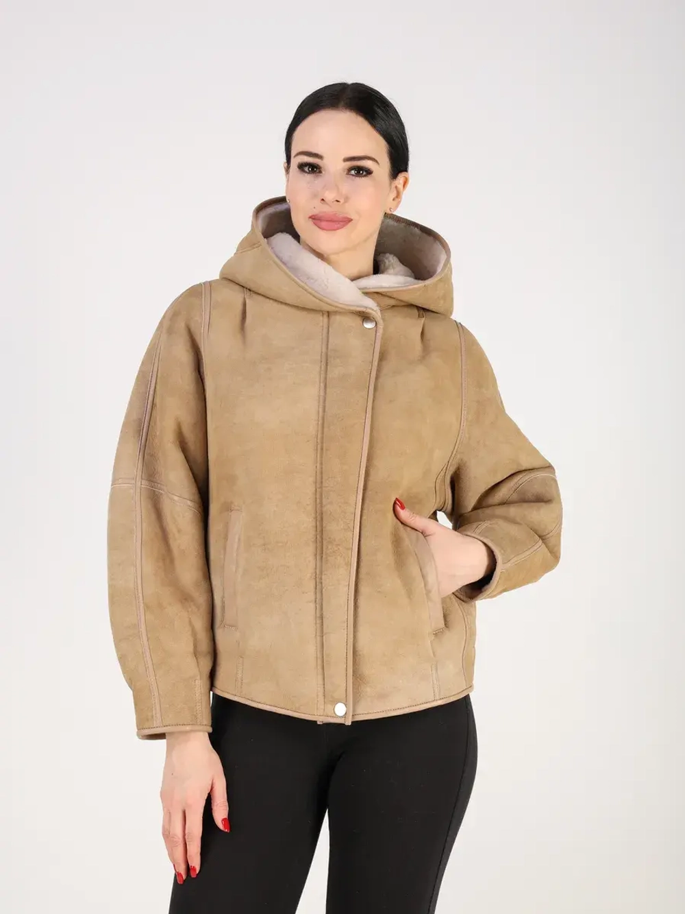 Дубленка зимняя натуральная короткая куртка с капюшоном