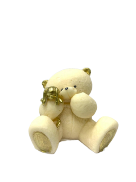 Фигурка из шоколадной глазури "Медведь с игрушкой" белая
