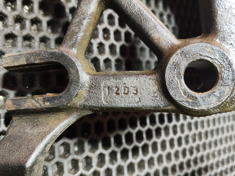 Кронштейн выхлопной системы