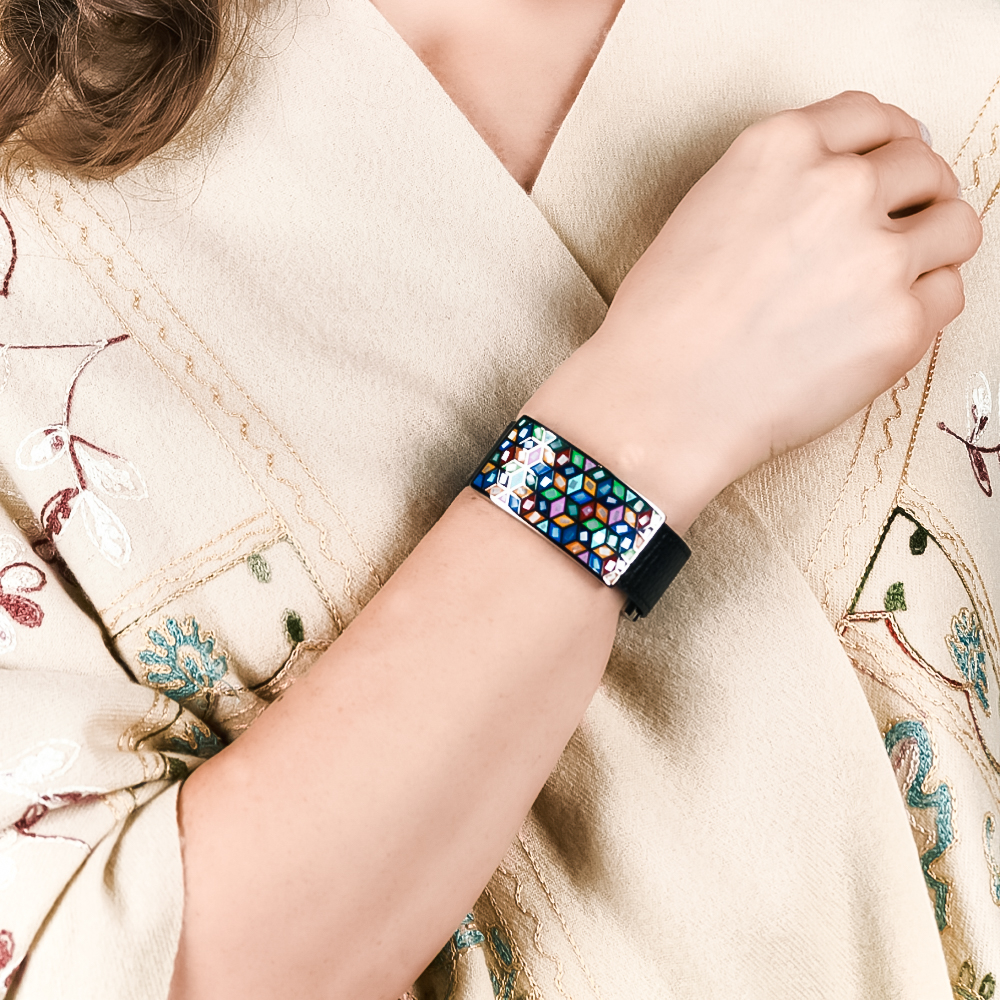 Браслет Fiore Luna на черном кожаном ремешке CB13209-6