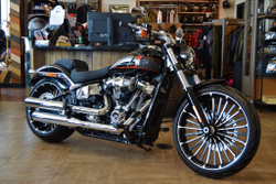 Harley-Davidson BREAKOUT 117 (Vivid Black) 2024