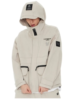 Куртка с капюшоном и карманами