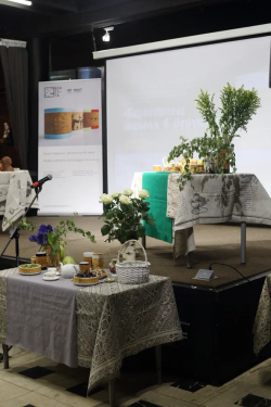 Кружка большая фарфоровая c берестой и с цитатами Чехова. Chekhov forever.