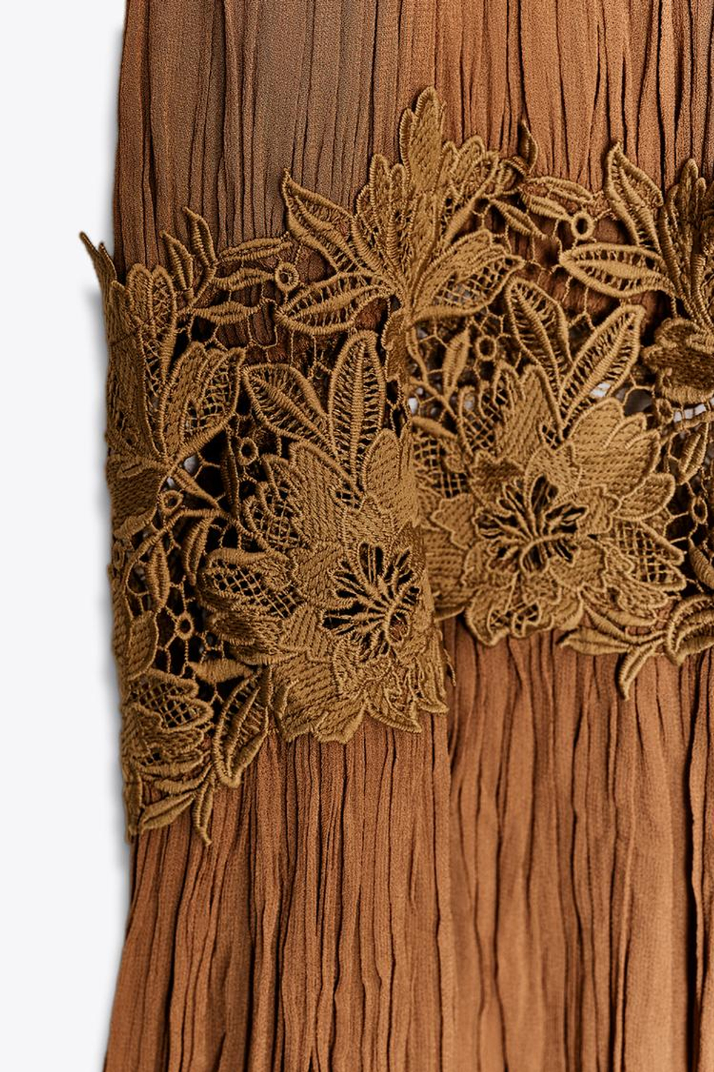 ZARA ЖАТОЕ ПЛАТЬЕ С ВЫШИВКОЙ — ZW COLLECTION, КОРИЧНЕВЫЙ