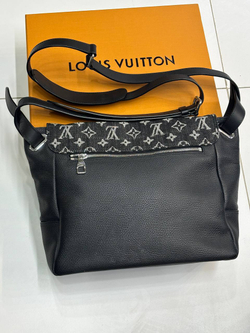 Сумка-мессенджер Louis Vuitton