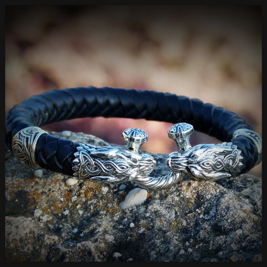 Браслет "Кельтские волки" мельхиор ,кожаный шнур