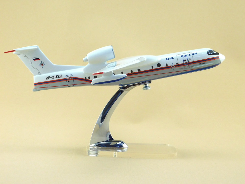 Модель самолета Бе-200 (М1:100, МЧС России, RF-31120)