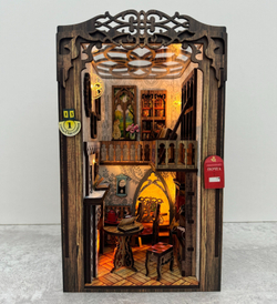 Уютный зал с камином