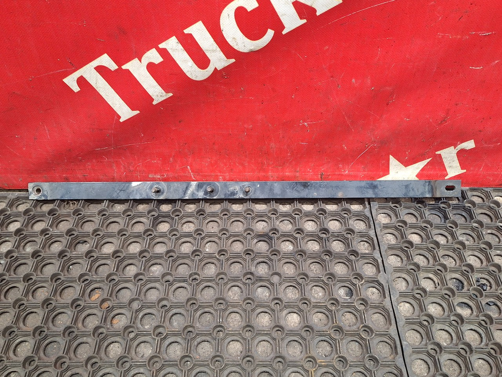 Кронштейн патрубков радиатора