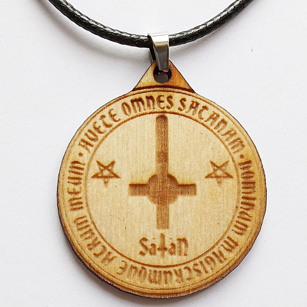 Кулон "Крест перевёрнутый-2" деревянный, символ сатанизма.
