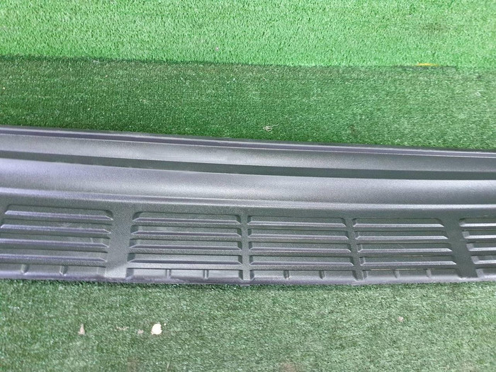 Накладка заднего бампера Toyota Land Cruiser 200 (2007-2021)