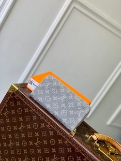 Louis Vuitton Zippy Wallet