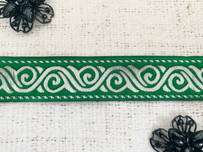 Тесьма жаккард, ш. 3,4 см.