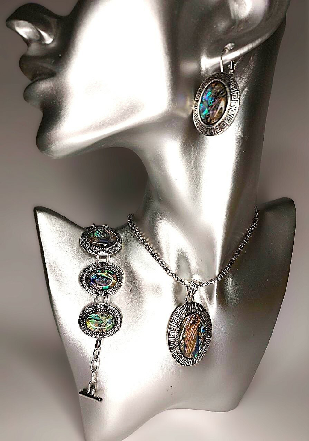 Комплект бижутерии. Подвеска, серьги, браслет с перламутровыми вставками "Перламутр" Форма "Овал"