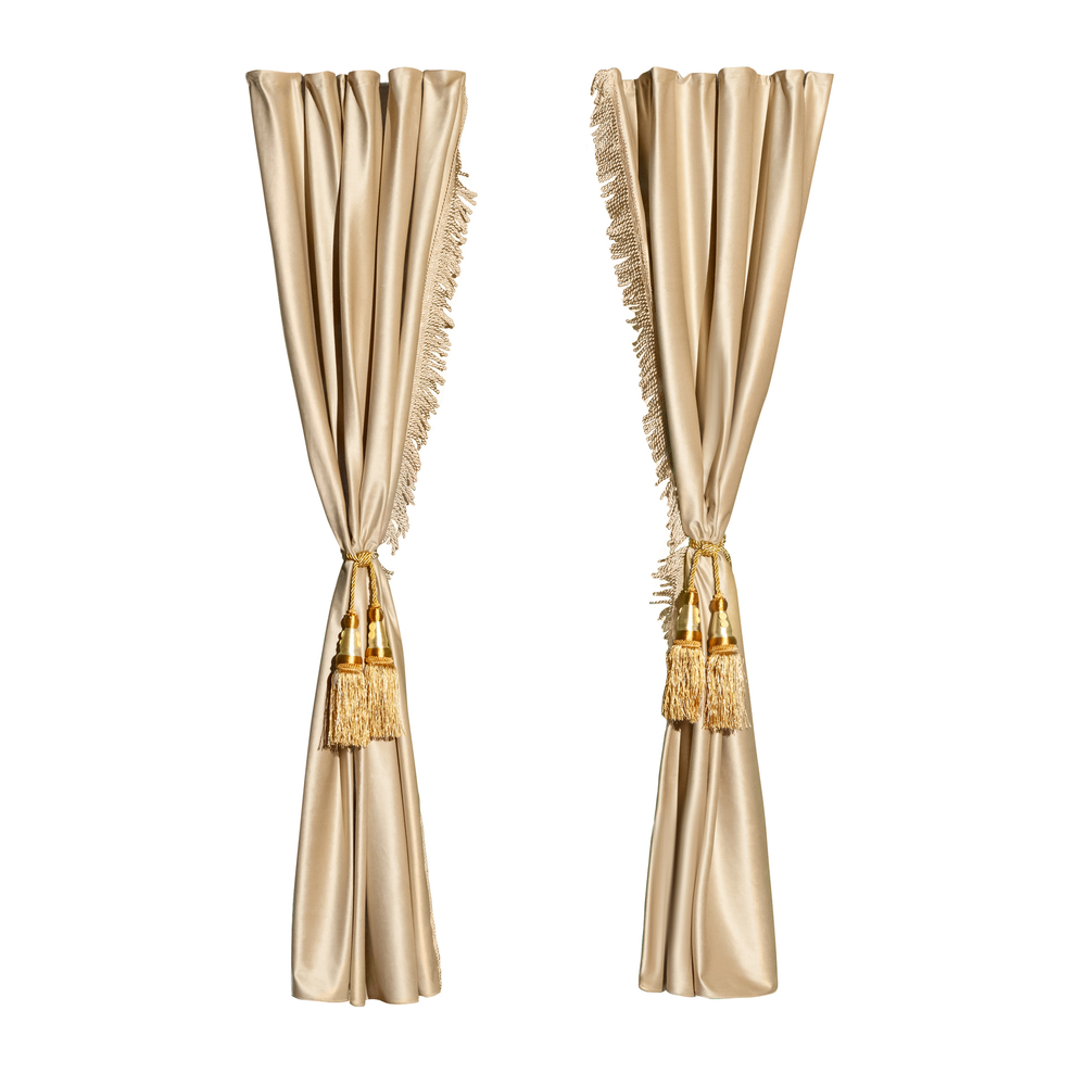 Шторы спального места с прихватами "Кисти" золотые в кабину Volvo, Scania, MAN, DAF, Merc, Камаз, Sitrak, Shacman, Foton, FAW. Высота 1,5м, ширина одной стороны - 1,15м. Блэкаут, велюр. Бежевый цвет с бежевой бахромой и золотыми кистями