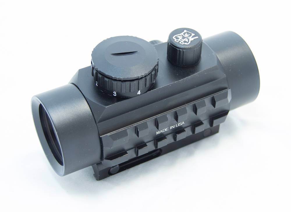 Коллиматорный прицел Combat 1x40 T (Закрытый, 4 МОА, Weaver, метка точка красная, нагрузка до 3700Дж)