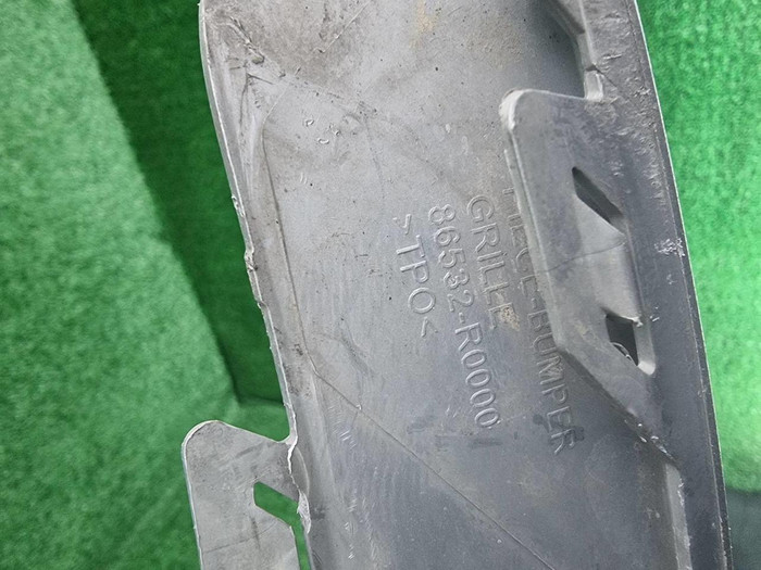 Накладка переднего бампера Kia Carnival 4 (20-23)