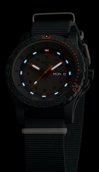 Наручные часы Traser Red Combat Professional 106033 (каучук с красной строчкой)