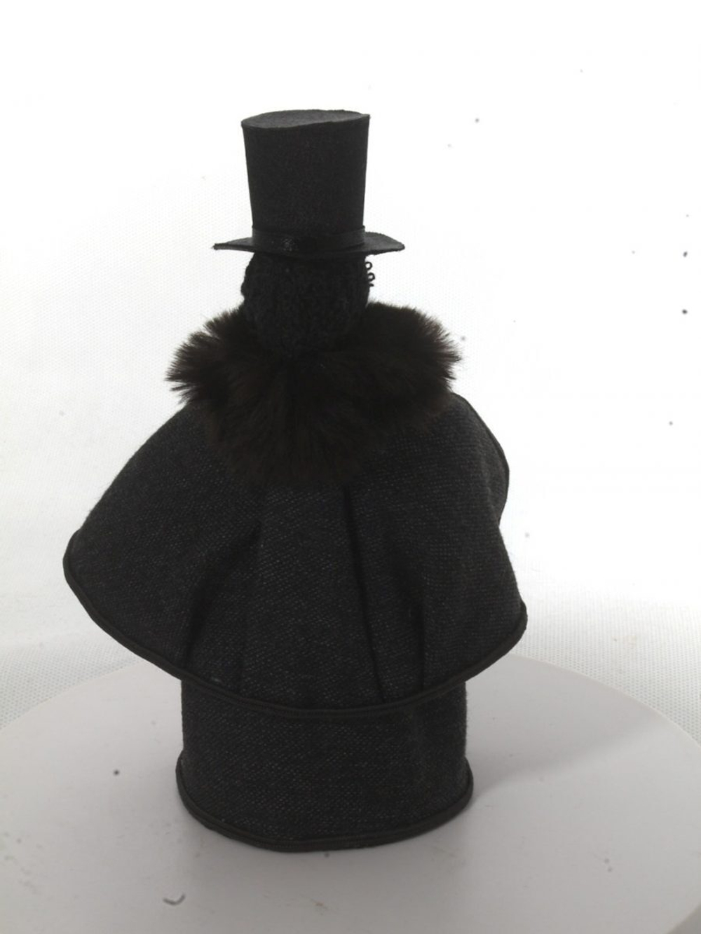 Кукла  коллекционная "Молодой господин в образе Пушкина"