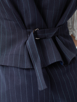 жилет школьный в полоску