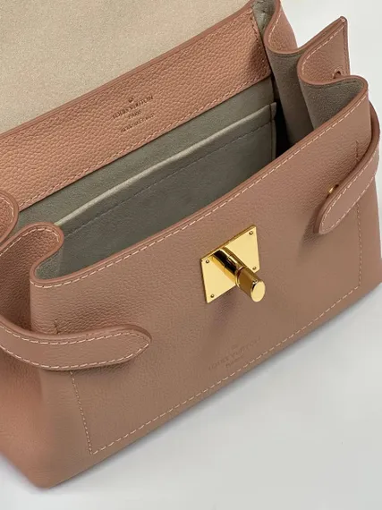 Сумка Louis Vuitton Lockme Ever Mini розовый
